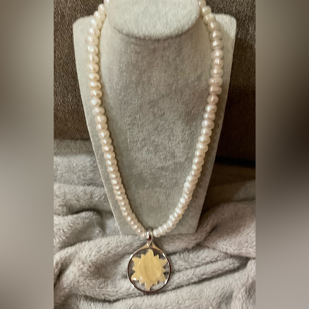 Honora:  Mother of pearls and sterling silver Elegant sun Cream Pearl Necklace